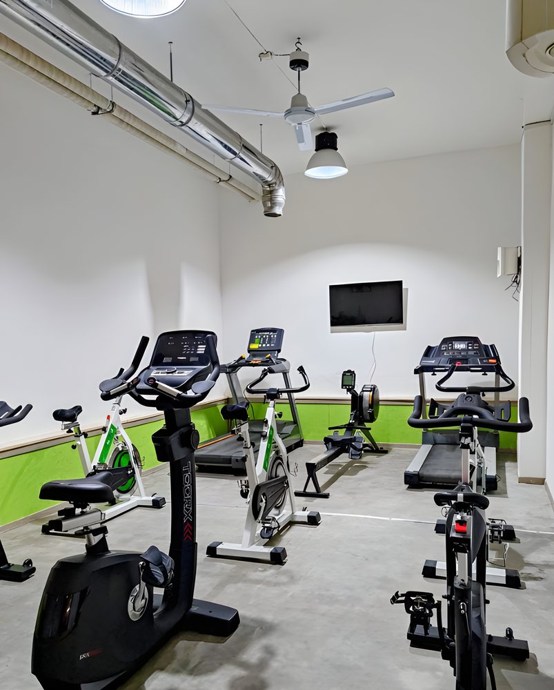 La zona cardio con tapis roulant, cyclette e vogatore